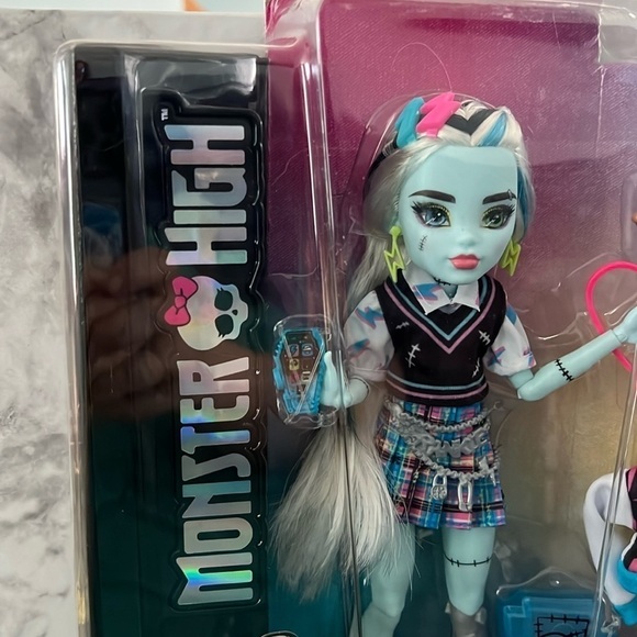 Monster High Doll Frankie Stein with Accessories & Pet Posable - Picture 3 of 9